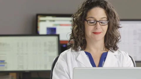 Health professional entering data into computer, dolly shot 스톡 동영상 67386858