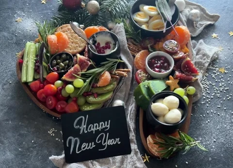 Healthy appetizers served on the boards 库存影片 346521855