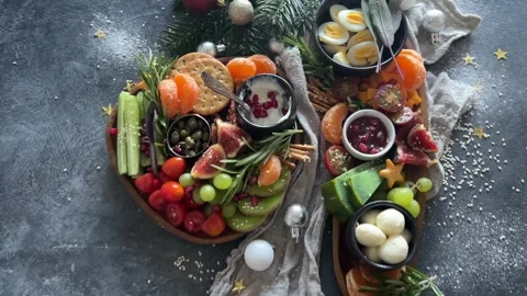 Healthy appetizers served on the boards 库存影片 346521856