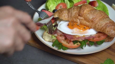 Healthy breakfast with bacon, fried egg, toast, tomato and vegetable Stock Footage 151938865