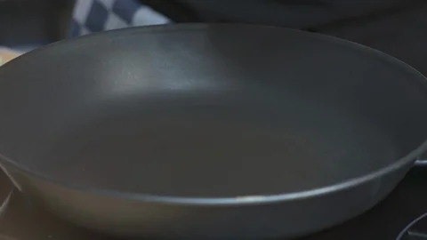 Healthy Cooking: Adding Butter To Melt in A Frying Pan With a Wooden Spoon 스톡 동영상 118570412