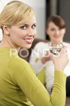Healthy drinks and chat between to girl friends Stock Photos