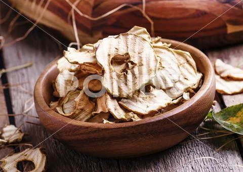 Healthy food: apple chips and fresh apples, decorations in the rustic style. Stock-Fotos