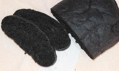 Healthy Sliced black bread with activated carbon. Foto stock