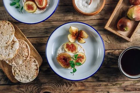 Healthy snack crispbread crackers, figs and ricotta cheese Stock Photos