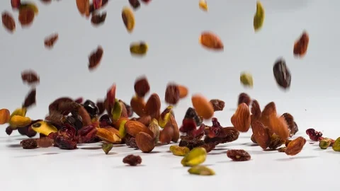 Healthy trail mix falling onto a white surface in slow motion 動画素材 116510686