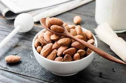 Heap of almonds Foto stock