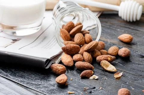 Heap of almonds Foto stock