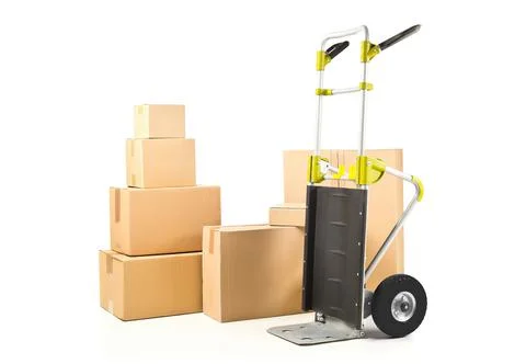 Heap or stack of brown carton transport boxes with barrow over white, deliver Foto stock