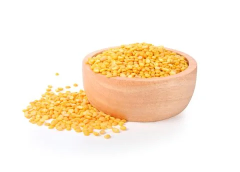 Heap of Peeled split mung bean isolated on white background. Foto stock