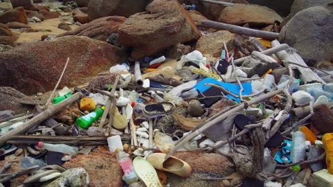 Heaps of plastic waste on shore of tropical sea. Thailand Видео 147629806