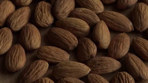 Heart of almonds. Vídeo Stock 75208820