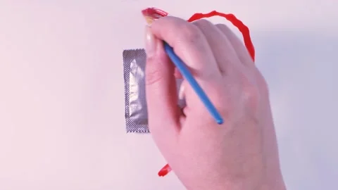 Heart around a condom 動画素材 181067534