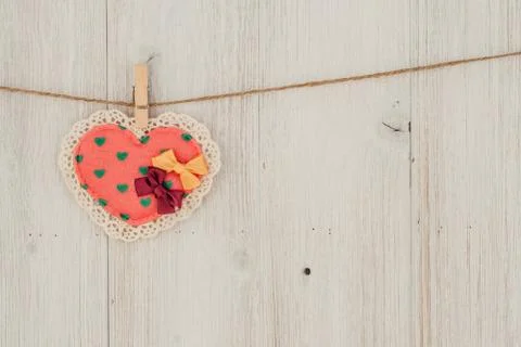 Heart hanging on the clothesline. On old wood background Stockfoto's