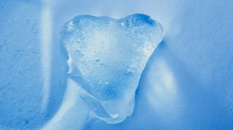 Heart of ice melts Video stock 22247122