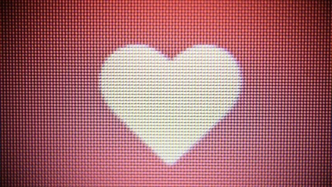 Heart icon on computer display Vidéo 111925928