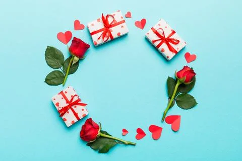 Heart made of rose, git box, heart and blank greeting card mockup on Colored  Stockfoto's