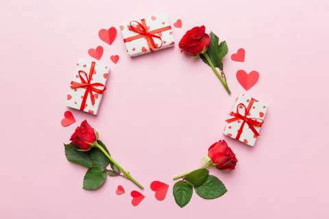 Heart made of rose, git box, heart and blank greeting card mockup on Colored  Stockfoto's