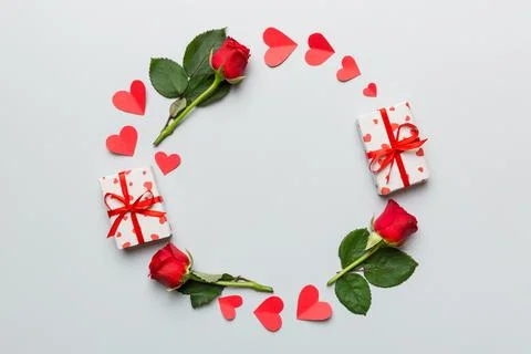 Heart made of rose, git box, heart and blank greeting card mockup on Colored  Stockfoto's