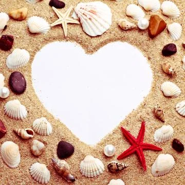 Heart made with shells. Heart shape on sand heart made with shells. Heart ... Stock-Fotos