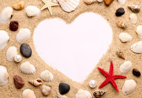 Heart made with shells. Heart shape on sand heart made with shells. Heart ... Stock-Fotos