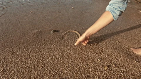 Heart on sand 스톡 동영상 52366576