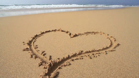 Heart on sandy beach 1 Video stock 27301307