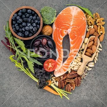 Heart shape of ketogenic low carbs diet concept. Ingredients for healthy food Stock-Fotos