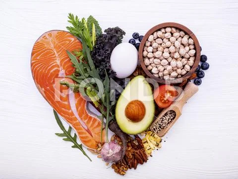Heart shape of ketogenic low carbs diet concept. Ingredients for healthy food Stock-Fotos