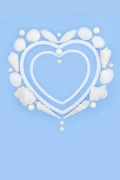 Heart Shape Seashell Pearl Romantic Love Wreath Design 写真素材