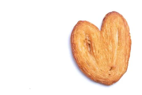 Heart-shaped baked bread, baking puff pastry on white background. Foto stock