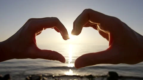 Hearth shape of hands Video stock 222928654