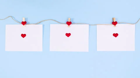 Hearts appear on hooked papers on rope and start beating. Stop motion 스톡 동영상 146305266