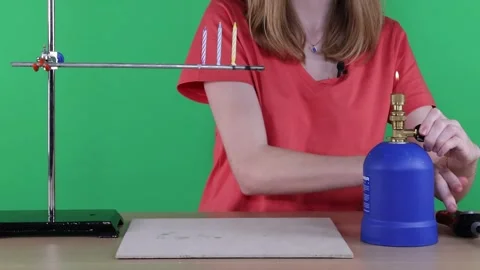 Heat Conduction Experiment with Bunsen Burner and Rods Vidéo 309076525