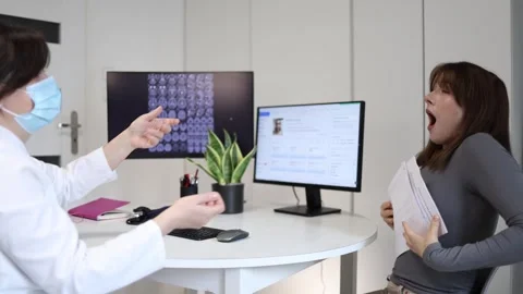 Heated argument between doctor and patient Video stock 335173683