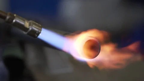 Heatig a pipe with a blowpipe Video stock 80531702