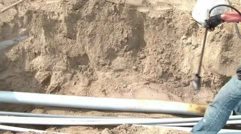 Heating PVC Pipe to Bend for Construction Vidéo 12588161