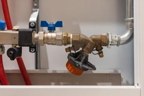 Heating system connection with valve and pipe fittings Фото