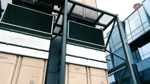 Heating, ventilation and air conditioning systems installed on a building wall. Vídeo Stock 219904835