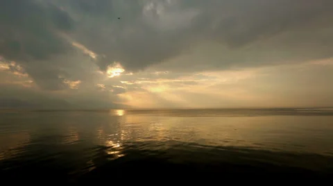 Heavenly clouds time lapse over the ocean Video stock 33959143