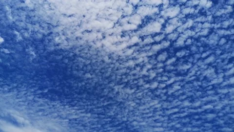 Heavenly sky with white clouds Vídeos de archivo 164862159