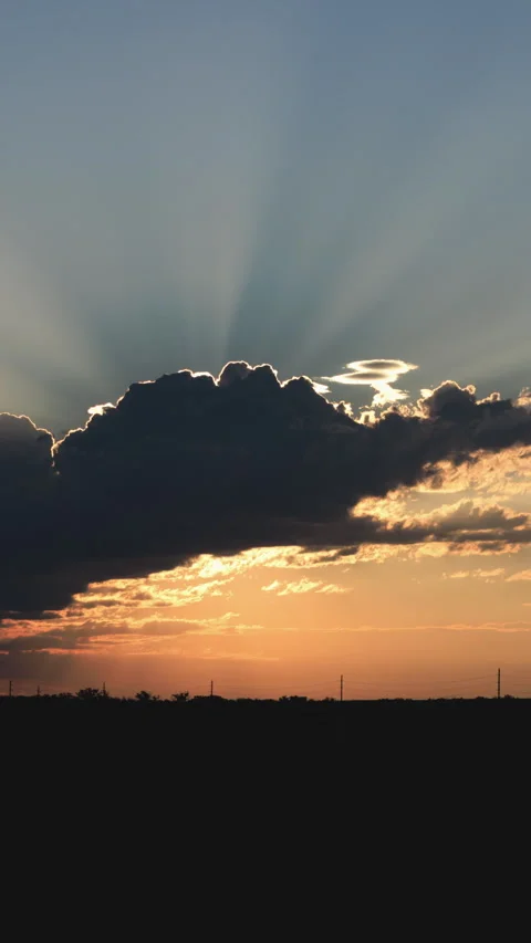 Heavenly Sunrise with Sunrays Timelapse Vertical Video Vídeos de archivo 313509486