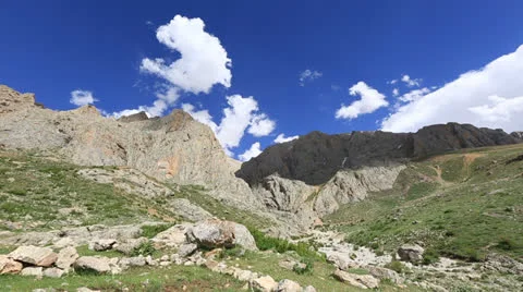 Heavenly white clouds and mountain time lapse 2 Vídeos de archivo 24217985