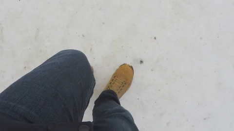 Heavy boots go in the snow Video stock 124611270