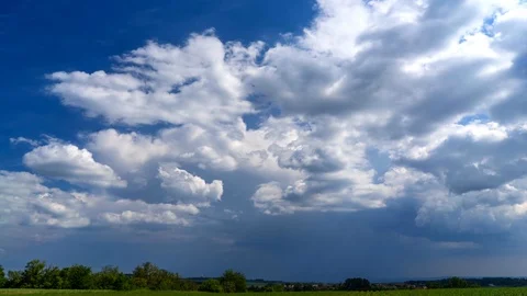 Heavy clouds passing above rural fields in South Moravia, Czech Republic. 스톡 동영상 89899584