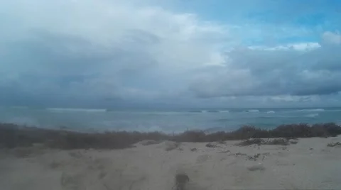 Heavy clouds rolling over Miami Beach, in light fog 스톡 동영상 49779140