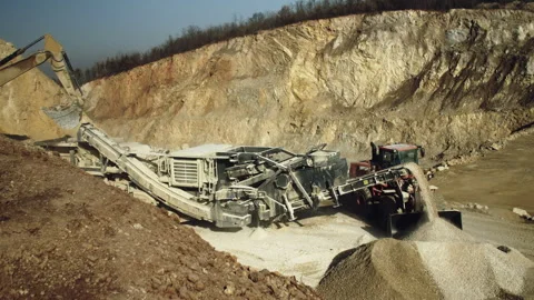Heavy construction machinery, stone crushing machine, work process in quarry Video stock 294098523