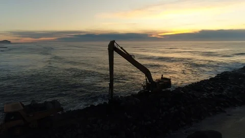 Heavy construction vehicles moving rocks on the coast in Vik, Iceland 스톡 동영상 122308643
