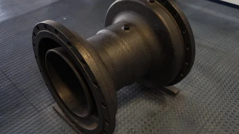 Heavy-duty cast iron pipe reducer with flange joints. Designed for transitioning 動画素材 304884689