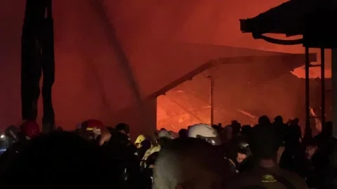 Heavy fire in plastic storage warehouse Stock Footage 290944184